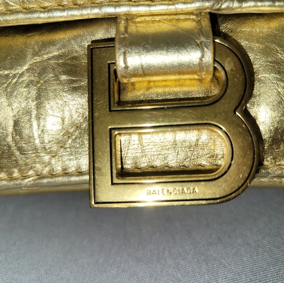 Authentic Balenciaga 2024 Crush Medium Chain Bag - Picture 4 of 11